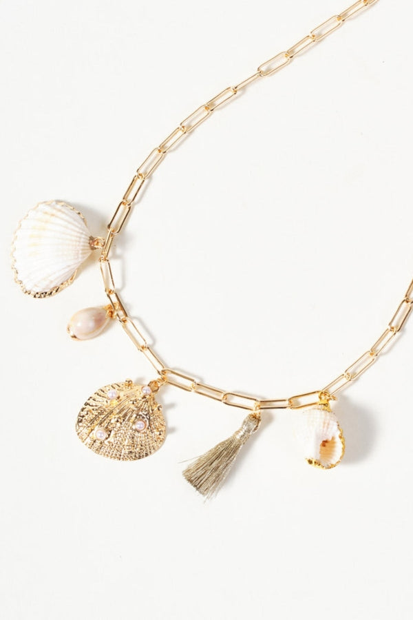 Carraig Donn Shell Detail Gold Charm Necklace