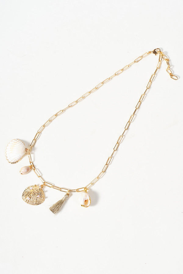 Carraig Donn Shell Detail Gold Charm Necklace