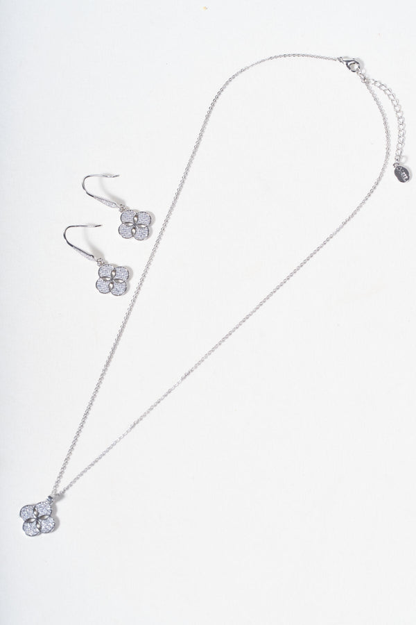 Carraig Donn Silver Clover Pendent Necklace