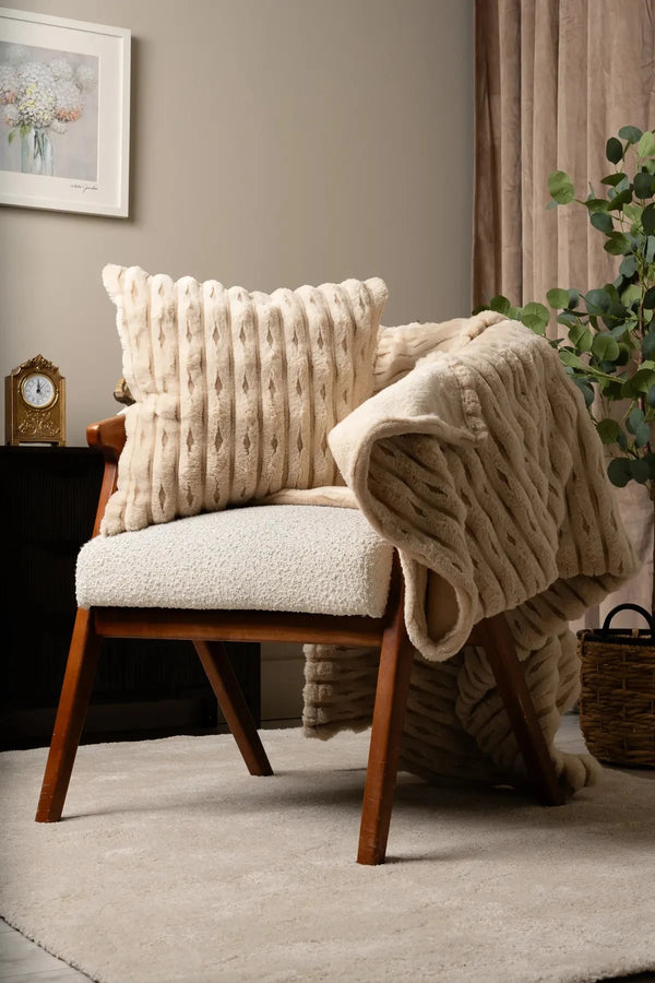 Carraig Donn Soft Beige Textured Throw