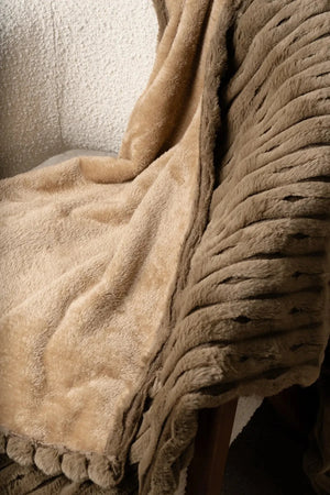 Carraig Donn Soft Green Textured Throw