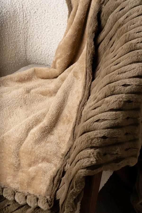 Carraig Donn Soft Green Textured Throw