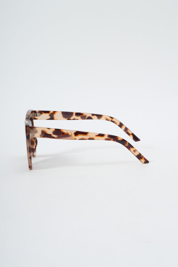 Carraig Donn Statement Tortoise Shell Cateye Sunglasses