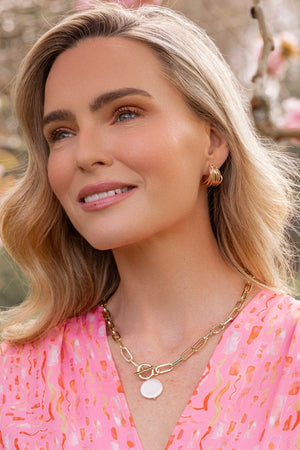 Carraig Donn T-Bar & White Pendant Chain Necklace