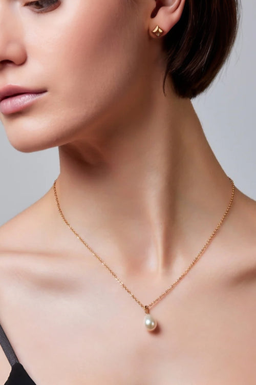 Teardrop Pearl Pendant Necklace