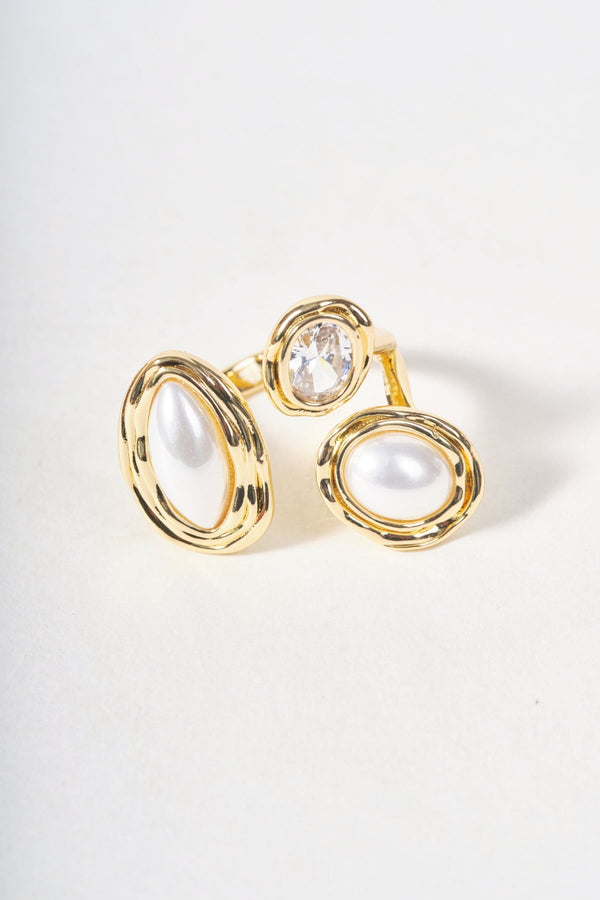 Carraig Donn Three Stone Gold Ring