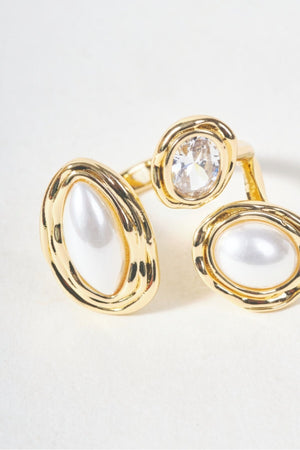 Carraig Donn Three Stone Gold Ring