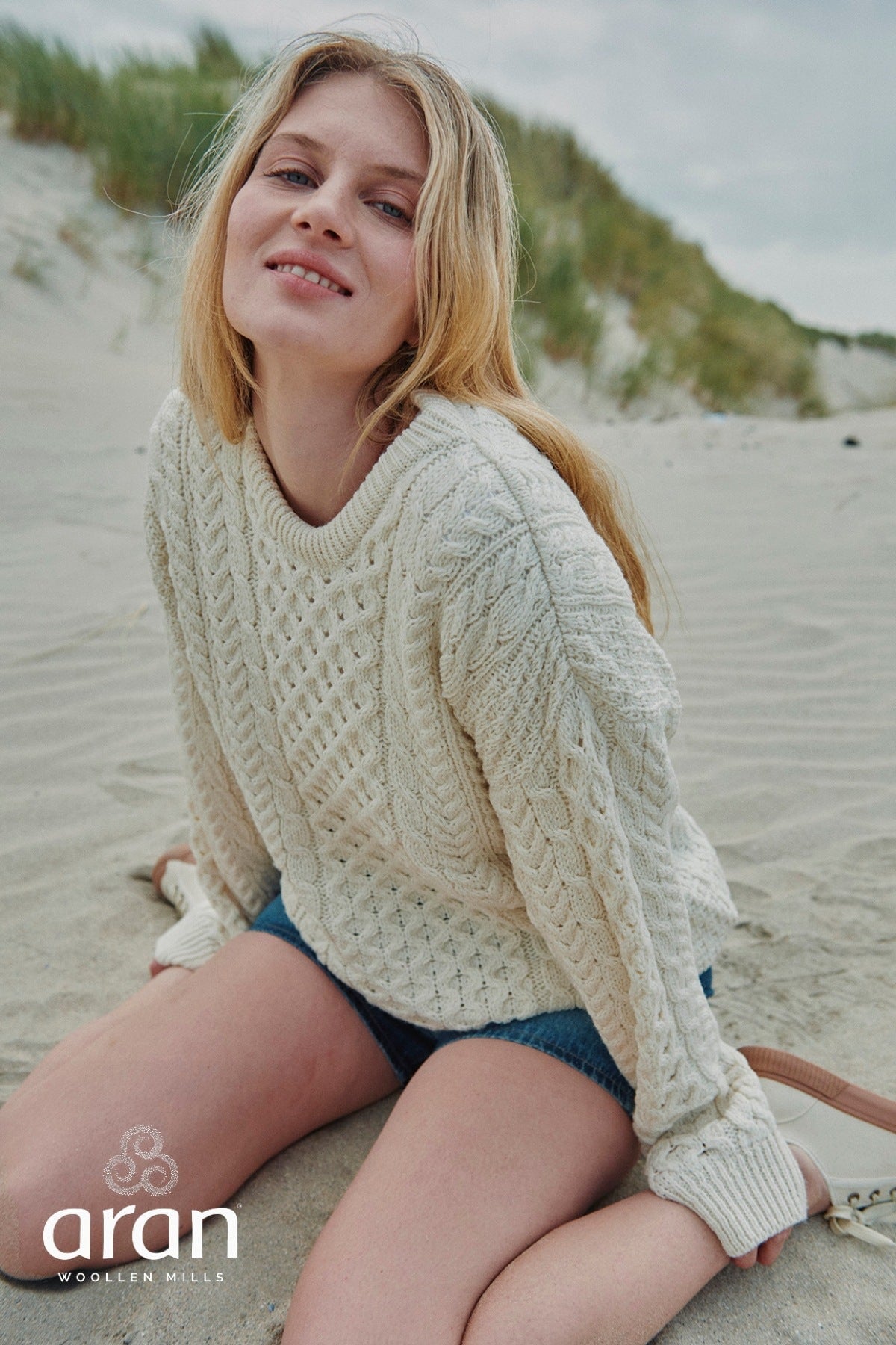 Unisex Aran Sweater in Cream - Aran Woolen Mills | Carraig Donn