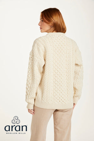 Carraig Donn Traditional Unisex Aran Sweater in Cream