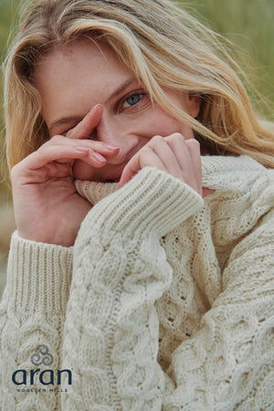 Carraig Donn Traditional Unisex Aran Sweater in Cream