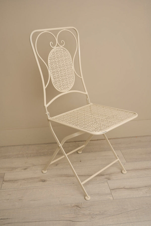 Carraig Donn White Bistro Table Set