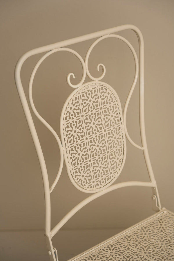 Carraig Donn White Bistro Table Set