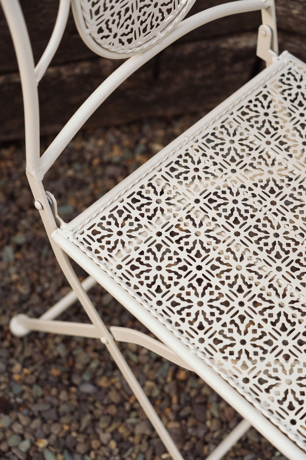 Carraig Donn White Bistro Table Set