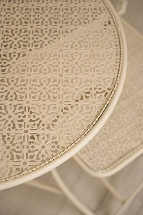 Carraig Donn White Bistro Table Set