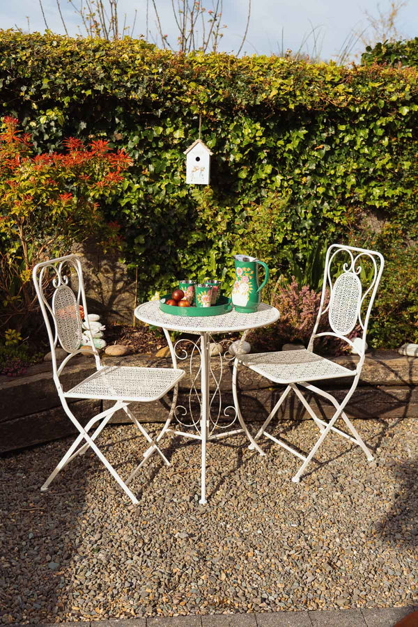 Carraig Donn White Bistro Table Set