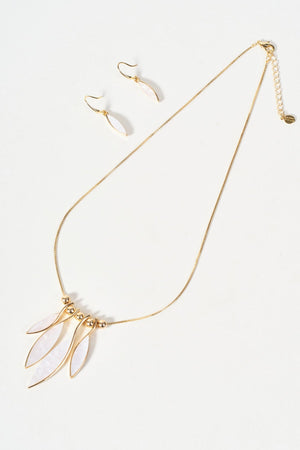 Carraig Donn White Drop Earrings
