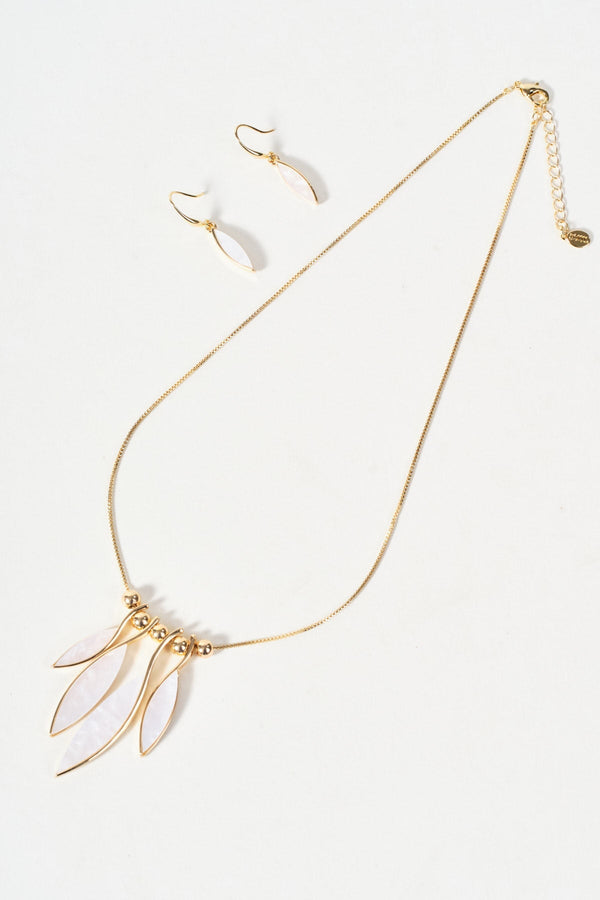 Carraig Donn White Drop Earrings