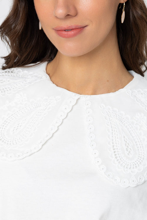 Carraig Donn White Embroidered Collar T-Shirt