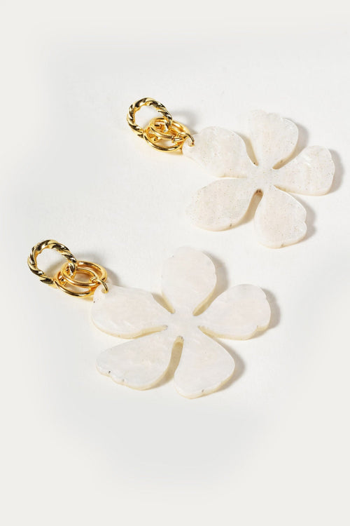 Carraig Donn White Flower Earrings