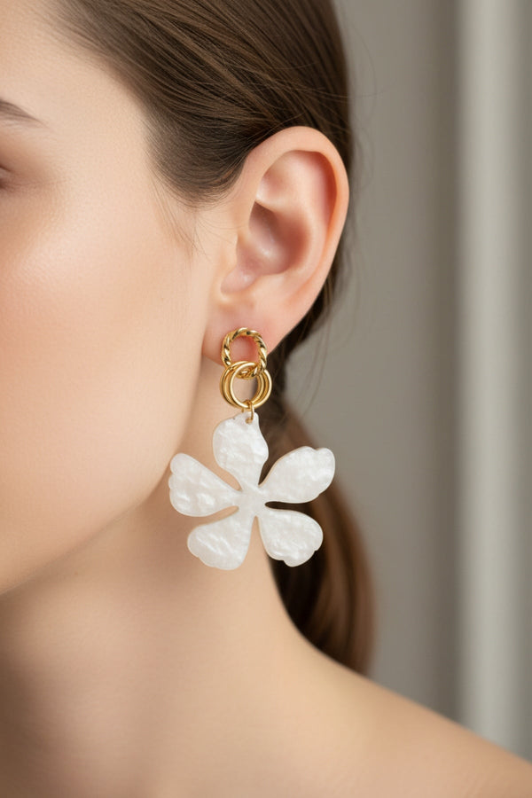 Carraig Donn White Flower Earrings