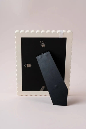 Carraig Donn White Ribbon 4x6 Photo Frame with Gold Detailing