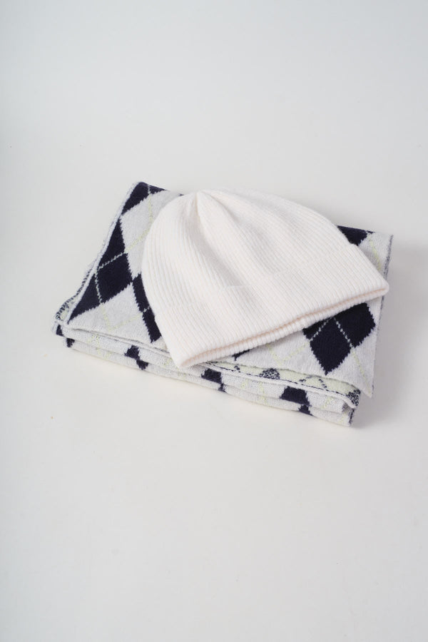 Carraig Donn Cream & Black Argyle Print Knitted Hat & Scarf Gift Set