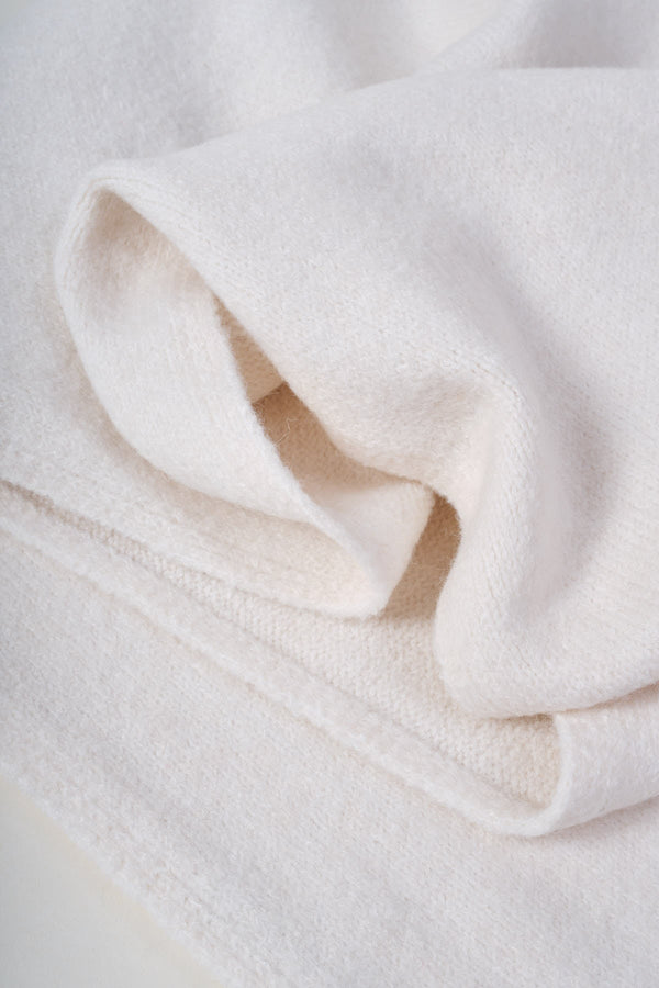Carraig Donn Cream Knit Green Embroidered Claddagh Design Scarf