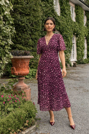 Carraig Donn Elisha Burgundy Printed Pleated Midi Dress