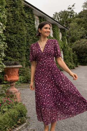 Carraig Donn Elisha Burgundy Printed Pleated Midi Dress