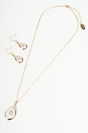 Carraig Donn Gold Teardrop Pale Pink Shell Centre Pendant Necklace