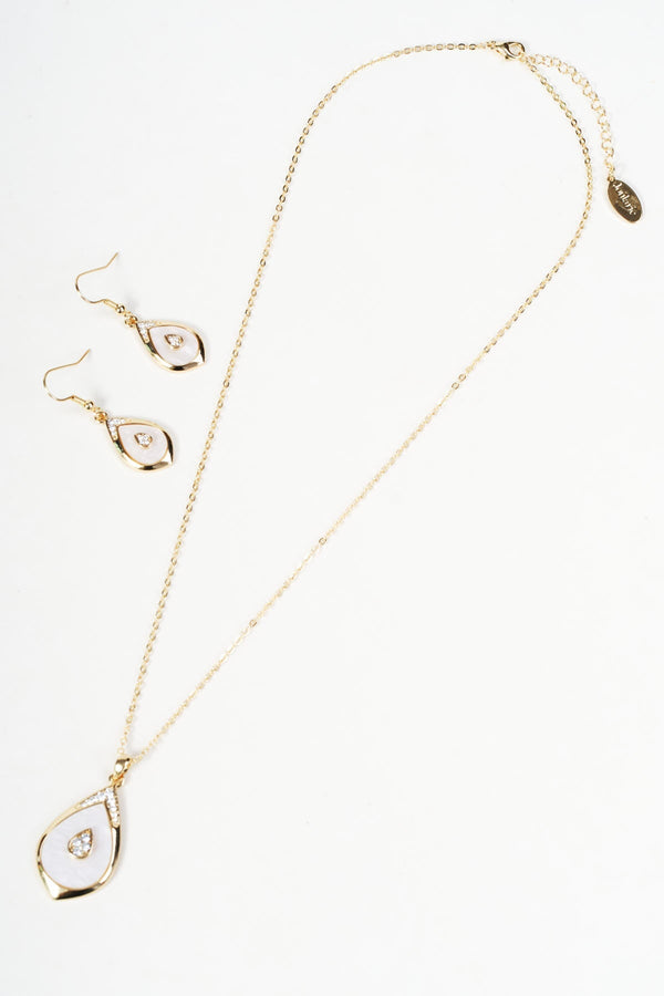 Carraig Donn Gold Teardrop Pale Pink Shell Centre Pendant Necklace