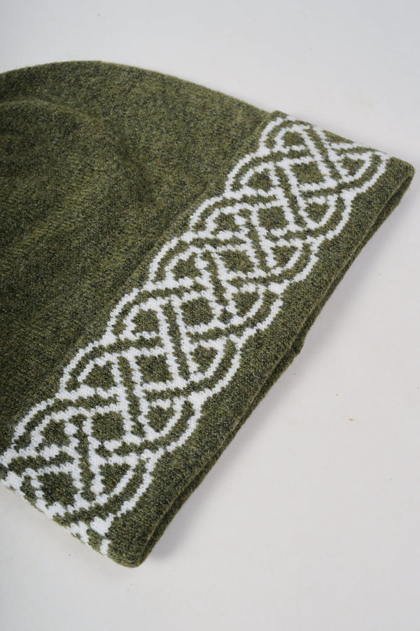 Carraig Donn Green & Cream Knit Celtic Knot Design Hat