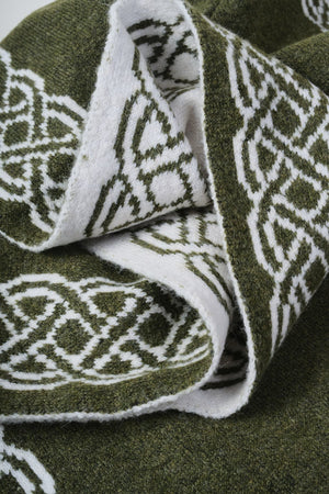 Carraig Donn Green & Cream Knit Celtic Knot Reversable Scarf