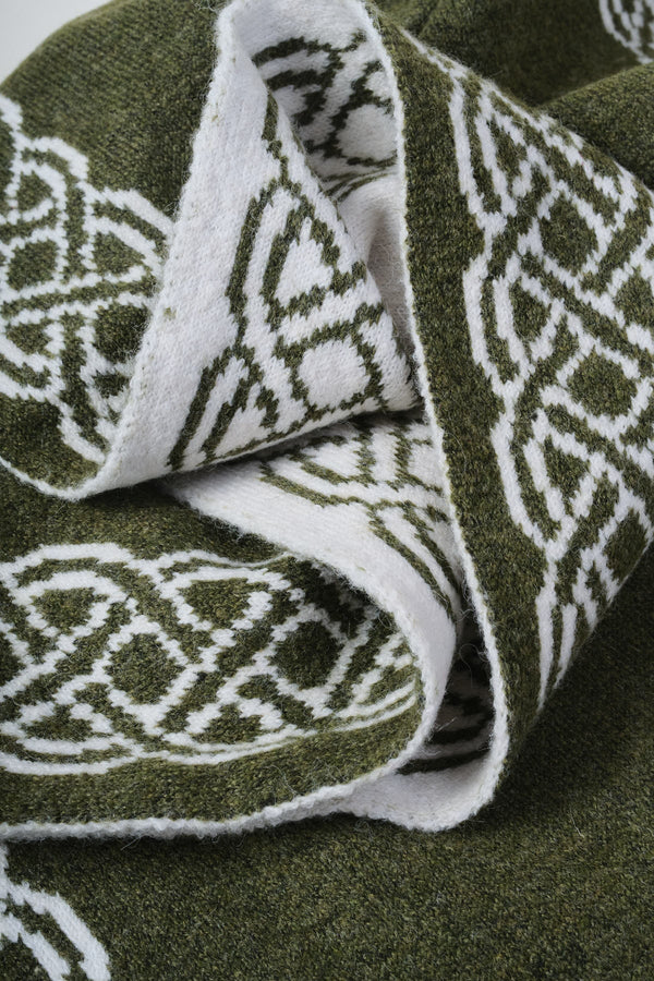 Carraig Donn Green & Cream Knit Celtic Knot Reversable Scarf