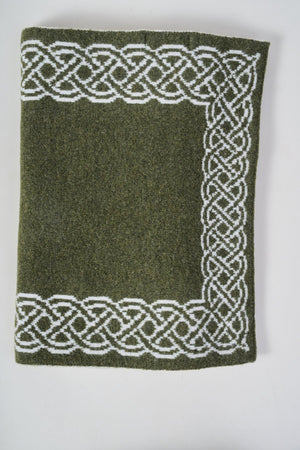 Carraig Donn Green & Cream Knit Celtic Knot Reversable Scarf