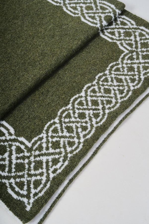 Carraig Donn Green & Cream Knit Celtic Knot Reversable Scarf