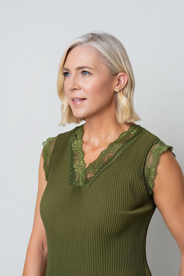 Carraig Donn Green Sleeveless Lace Trim Pleat Top