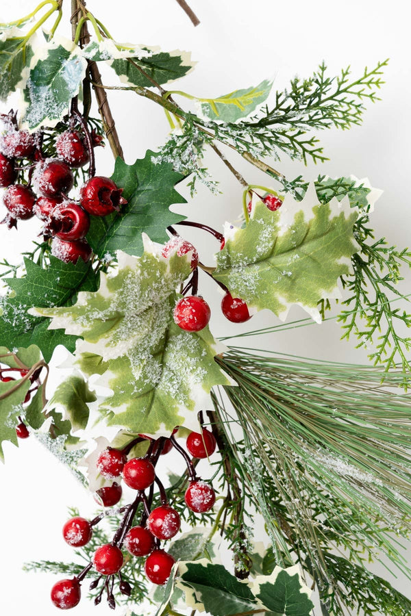 Carraig Donn Holly Garland