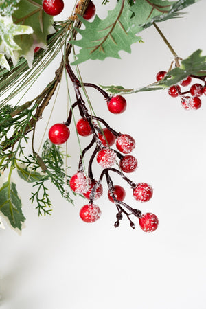 Carraig Donn Holly Garland