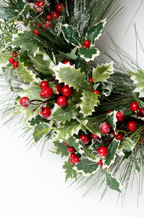 Carraig Donn Holly Wreath