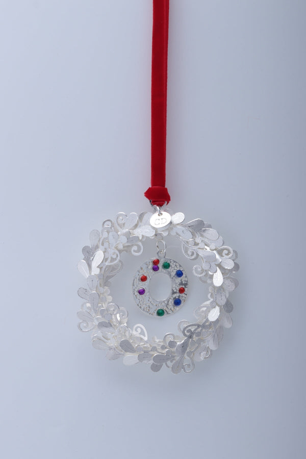 Carraig Donn Letter O Metal Wreath With Red Ribbon Christmas Tree Decoration