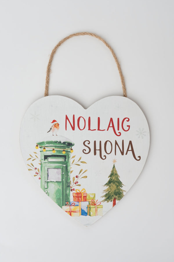 Carraig Donn Nollaig Shona Heart Shaped Christmas Plaque Decoration