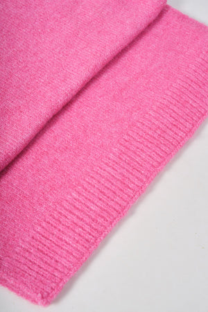 Carraig Donn Pink Knit White Embroidered Claddagh Design Scarf