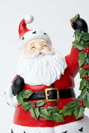 Carraig Donn Santa With Garland