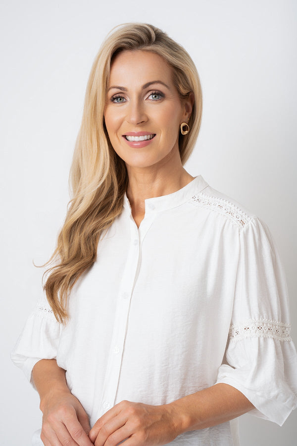 Carraig Donn White Viscose Button Down Collarless 3/4 Sleeve Blouse