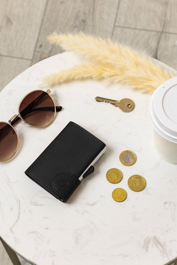 Carraig Donn Bank Cards Protector Wallet in Black