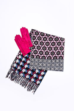 Carraig Donn Boucle Scarf and Glove Set in Pink Tones