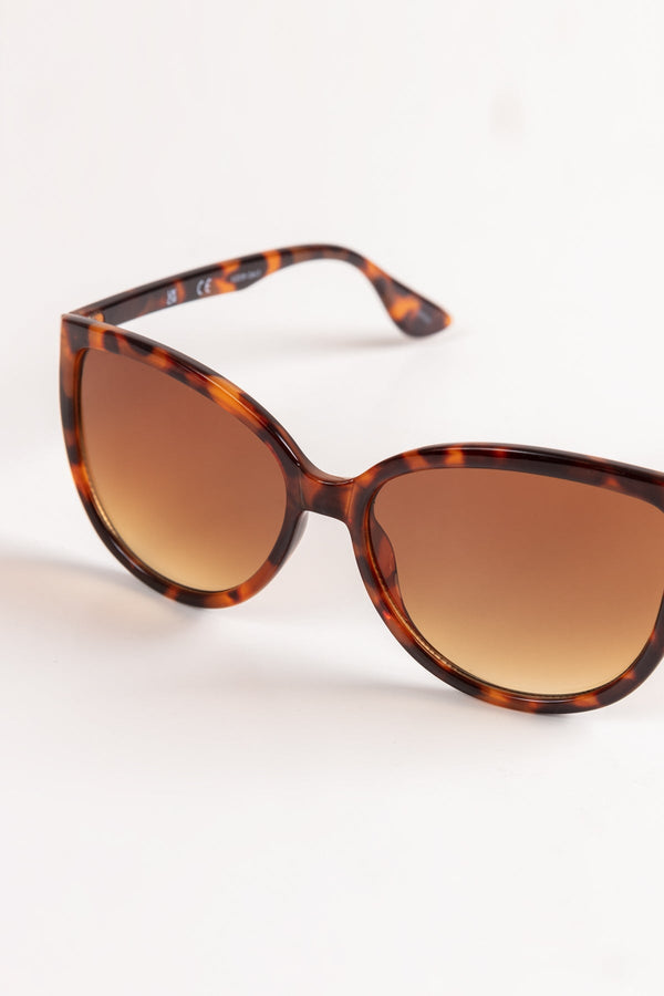 Carraig Donn Cateye Tortoise Shell Frame Sunglasses