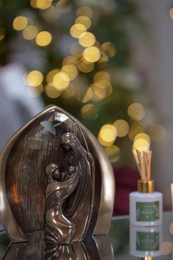 Carraig Donn Genesis Holy Family Crib