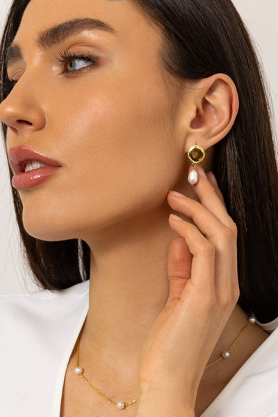 Carraig Donn Pearl & Gold Earrings